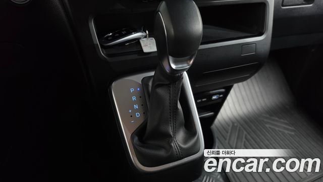 Hyundai Staria Cargo 3-Seater Modern 2024 — фото 9