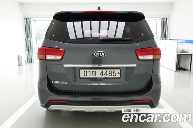 Kia Carnival 9-seater Luxury 2018 — фото 4