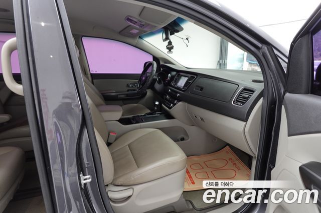 Kia Carnival 9-seater Luxury 2018 — фото 7
