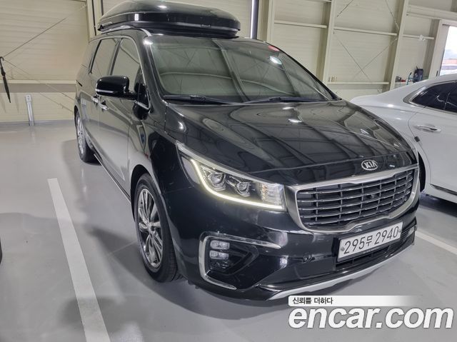 Kia Carnival Gasoline 7-Seater Limousine President