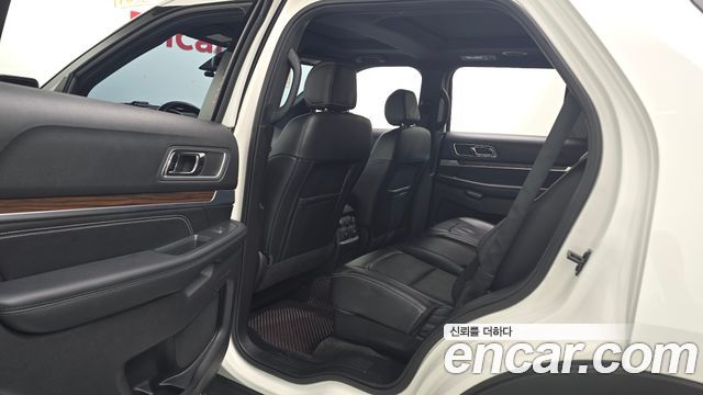 Ford Explorer 2.3 Limited 4WD 5th 2017 — фото 11