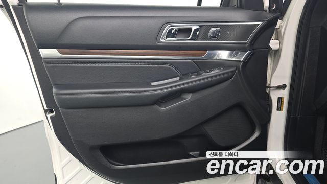 Ford Explorer 2.3 Limited 4WD 5th 2017 — фото 24