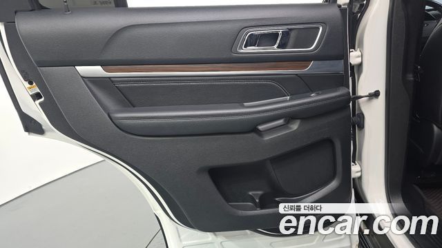 Ford Explorer 2.3 Limited 4WD 5th 2017 — фото 25