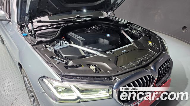 BMW 5 Series (G30) 520i M Sport 2023 — фото 6