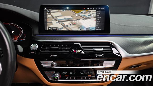 BMW 5 Series (G30) 520i M Sport 2023 — фото 12