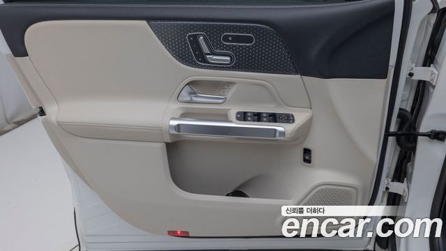 Mercedes-Benz GLB-Class (X247) GLB200 d 2025 — фото 19