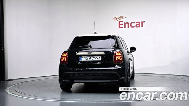 MINI Cooper 5Door Resolute Edition 3rd Gen 2023 — фото 4