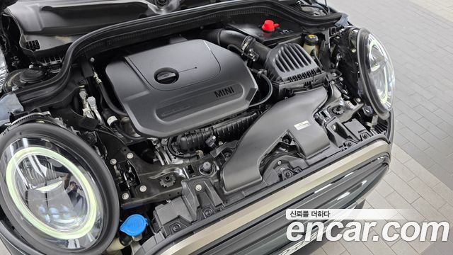 MINI Cooper 5Door Resolute Edition 3rd Gen 2023 — фото 6