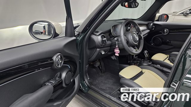 MINI Cooper 5Door Resolute Edition 3rd Gen 2023 — фото 10