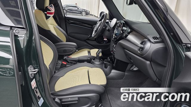 MINI Cooper 5Door Resolute Edition 3rd Gen 2023 — фото 11