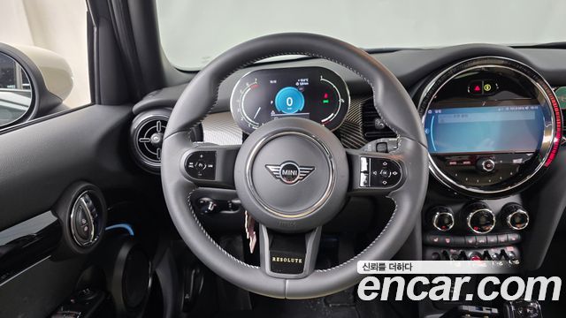 MINI Cooper 5Door Resolute Edition 3rd Gen 2023 — фото 13