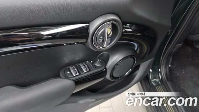 MINI Cooper 5Door Resolute Edition 3rd Gen 2023 — фото 20