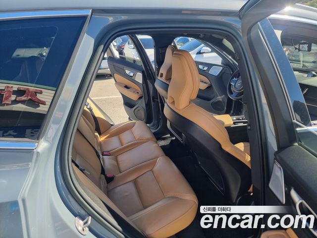 Volvo XC60 (II) B6 Inscirtion 2022 — фото 16