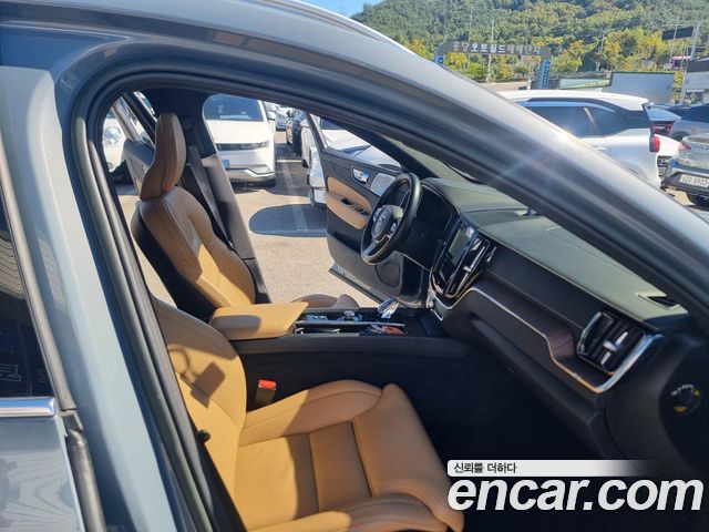 Volvo XC60 (II) B6 Inscirtion 2022 — фото 17