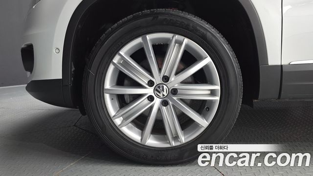 Volkswagen Tiguan 2.0 TDI  Premium 5N 2014 — фото 5