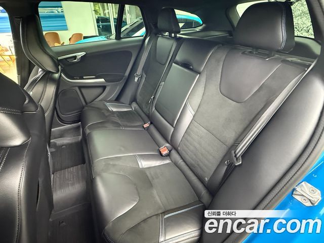 Volvo V60 Polester 2018 — фото 15