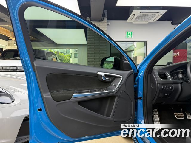 Volvo V60 Polester 2018 — фото 17