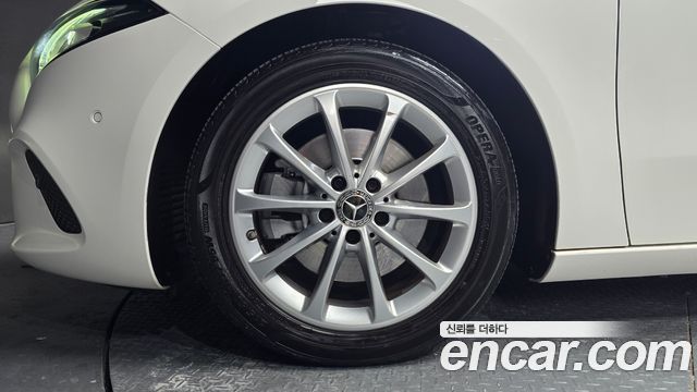 Mercedes-Benz A-Class (W177) A220 Sedan 2020 — фото 5