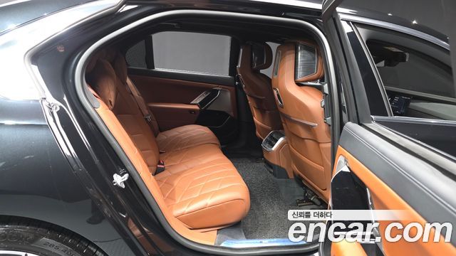 BMW 7 Series (G70) 740d xDrive M Sport 2024 — фото 12