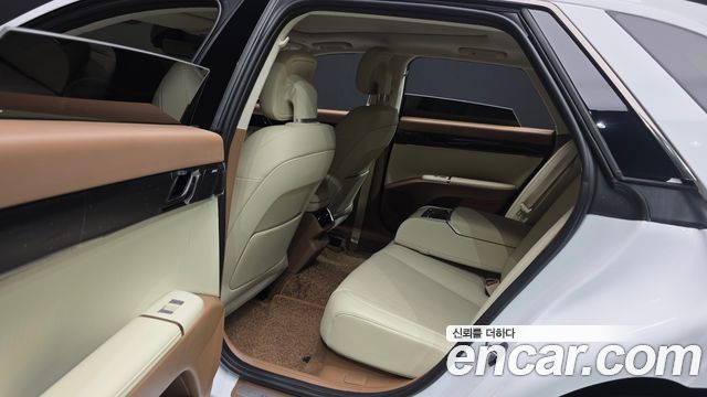 Hyundai Grandeur (GN7) 2,5 Gasoline 2WD Calligraphy 2024 — фото 15