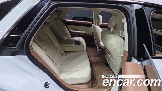 Hyundai Grandeur (GN7) 2,5 Gasoline 2WD Calligraphy 2024 — фото 17
