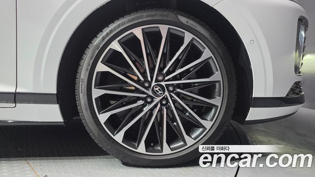 Hyundai Grandeur (GN7) 2,5 Gasoline 2WD Calligraphy 2024 — фото 21