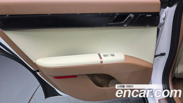 Hyundai Grandeur (GN7) 2,5 Gasoline 2WD Calligraphy 2024 — фото 25
