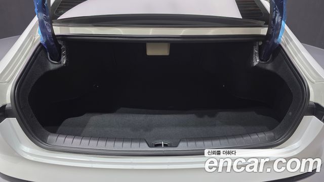 Hyundai Grandeur (GN7) 2,5 Gasoline 2WD Calligraphy 2024 — фото 27