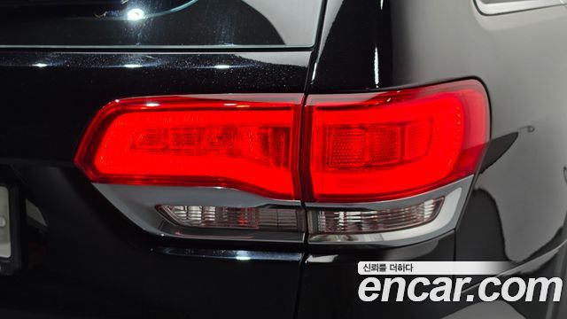 Jeep Grand Cherokee 3.0 Diesel Overland WK2 2018 — фото 23