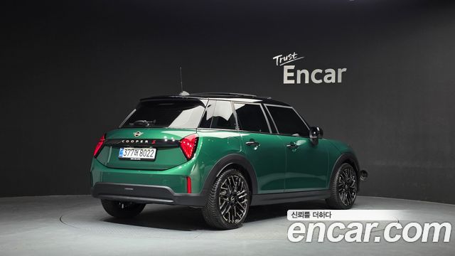 MINI Cooper S (IV) 5 Door Favoured 2025 — фото 2