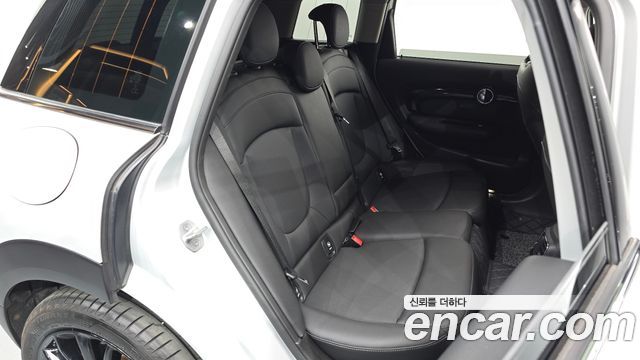 MINI Cooper Clubman Classic 2nd 2023 — фото 14