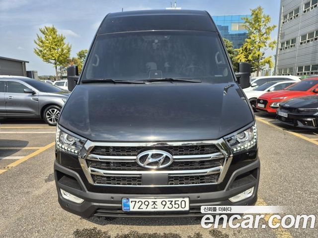 Hyundai Solati 15-seater Luxury