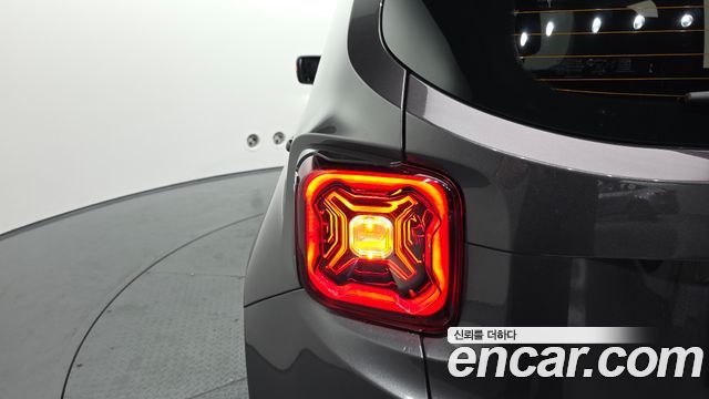 Jeep Renegade 2.4 Limited 2020 — фото 23