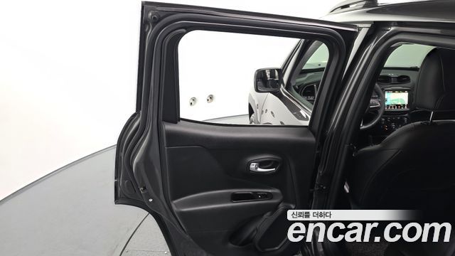 Jeep Renegade 2.4 Limited 2020 — фото 25