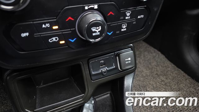 Jeep Renegade 2.4 Limited 2020 — фото 26