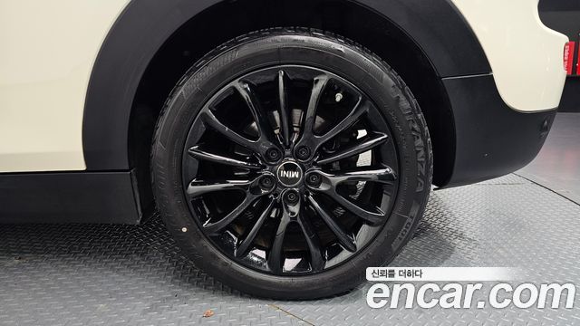 MINI Cooper Clubman Standard 2nd 2018 — фото 27