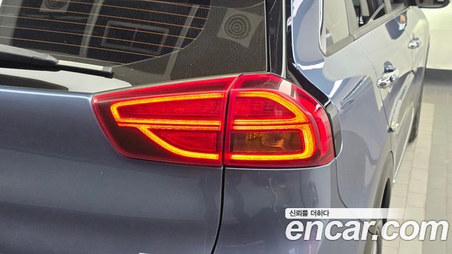 Kia Niro 1.6 HEV Noblesse Special 2020 — фото 23
