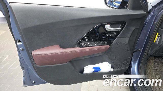 Kia Niro 1.6 HEV Noblesse Special 2020 — фото 24