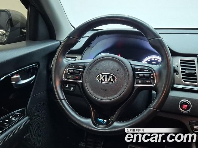 Kia Niro Noblesse 2017 — фото 9