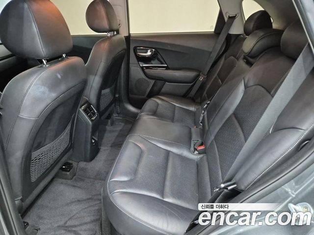 Kia Niro Noblesse 2017 — фото 16