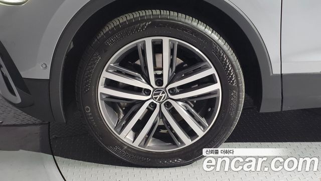 Volkswagen Tiguan Allspace 2.0 TSI Prestige 2022 — фото 5