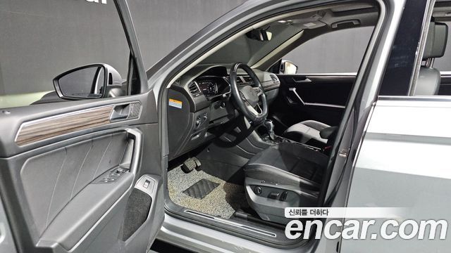 Volkswagen Tiguan Allspace 2.0 TSI Prestige 2022 — фото 10