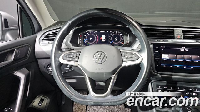 Volkswagen Tiguan Allspace 2.0 TSI Prestige 2022 — фото 11