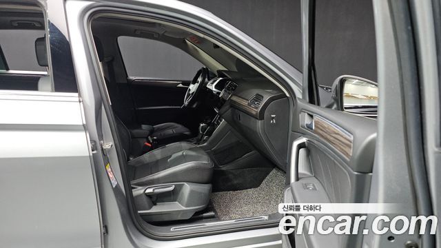 Volkswagen Tiguan Allspace 2.0 TSI Prestige 2022 — фото 17