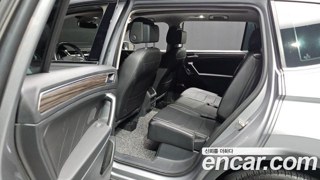 Volkswagen Tiguan Allspace 2.0 TSI Prestige 2022 — фото 19