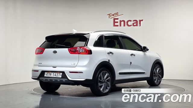 Kia Niro Prestige 2017 — фото 2