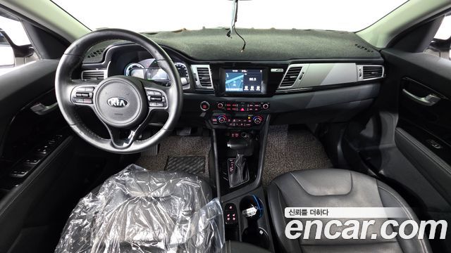 Kia Niro Prestige 2017 — фото 7
