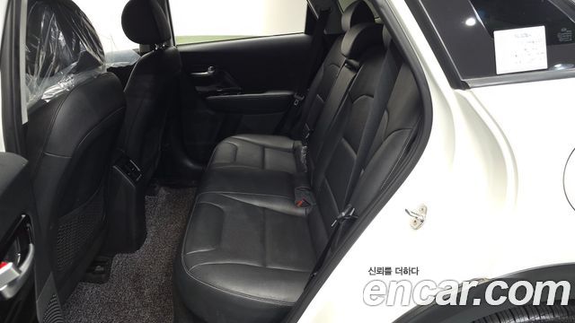 Kia Niro Prestige 2017 — фото 11