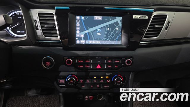 Kia Niro Prestige 2017 — фото 13