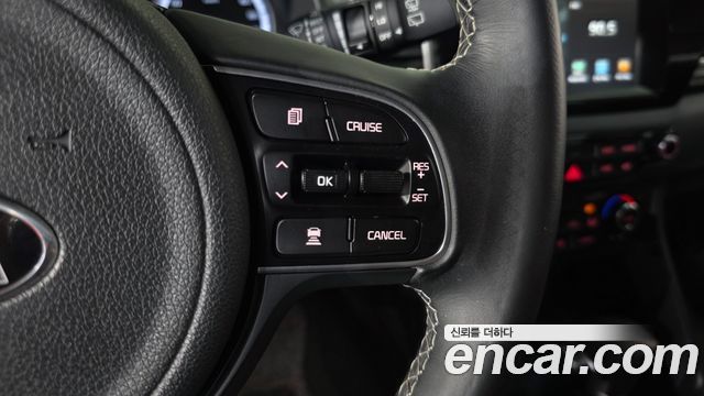 Kia Niro Prestige 2017 — фото 18